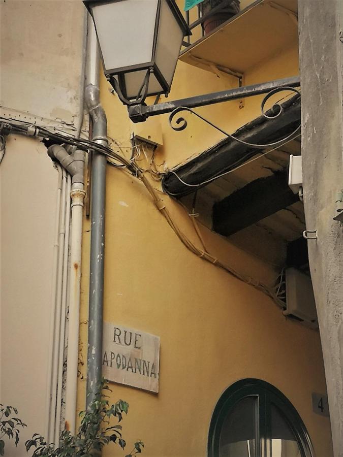 Maison De Ville Typique Mentonnaise Екстериор снимка